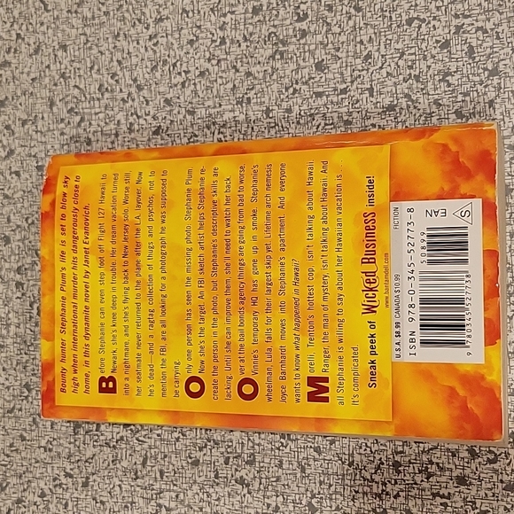 Explosive Eighteen  by Janet Evanovich - Picture 2 of 4